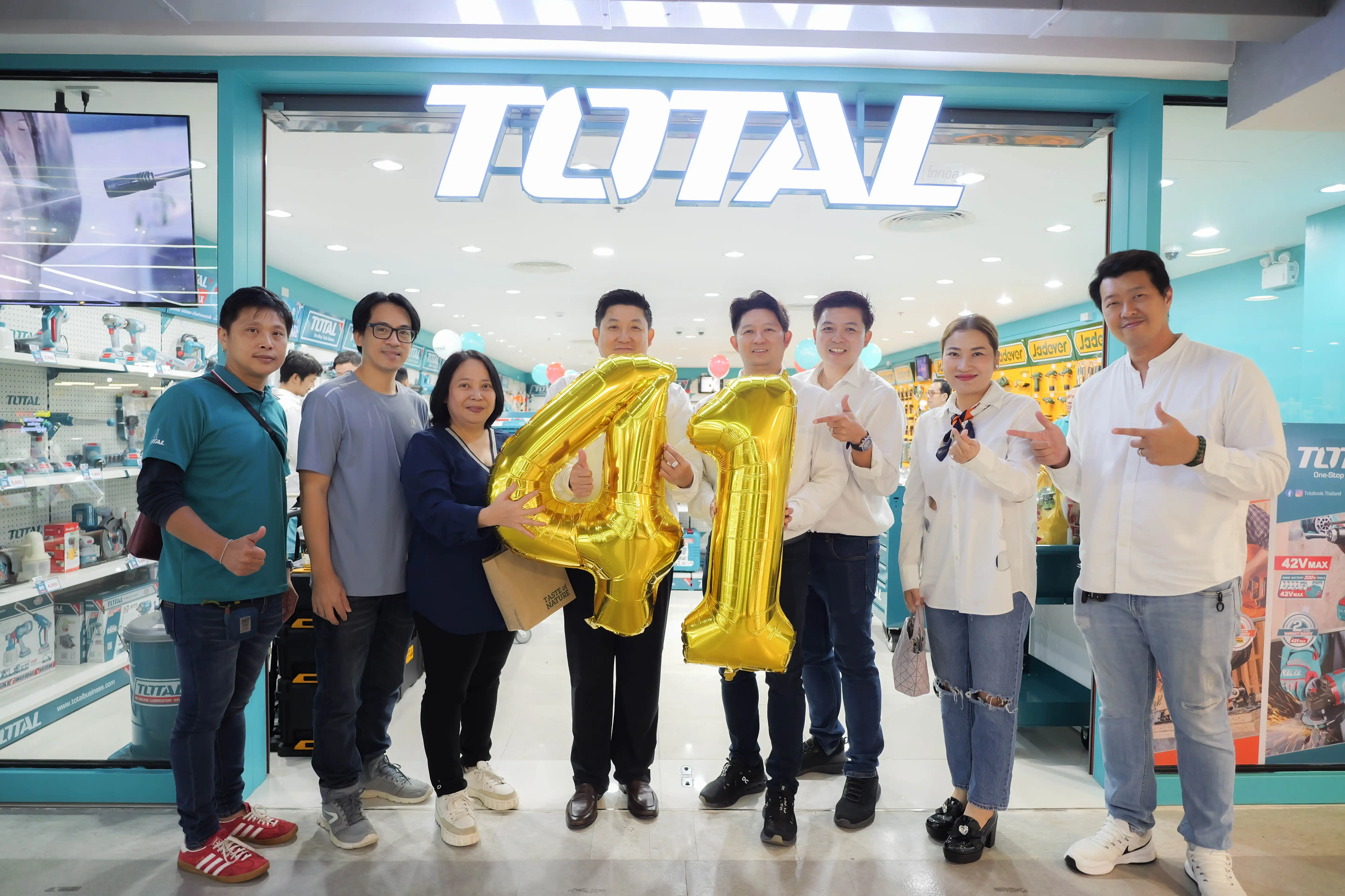  TOTAL SHOP สาขา LOTUS บางกระปิ